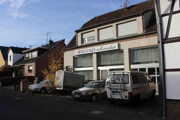 Wohnhaus mit Mischnutzung, Garage