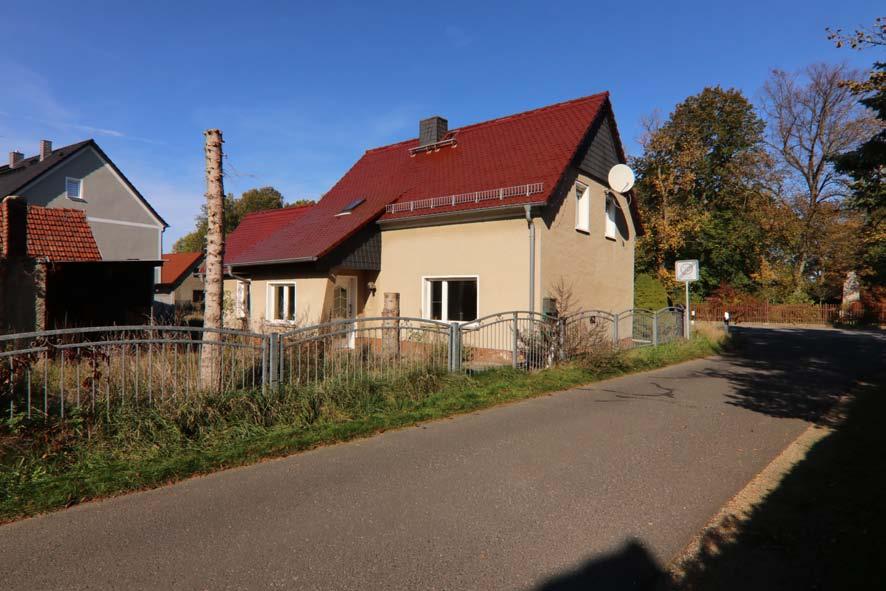 Wohnhaus (teilsaniert) mit Nebengebäuden