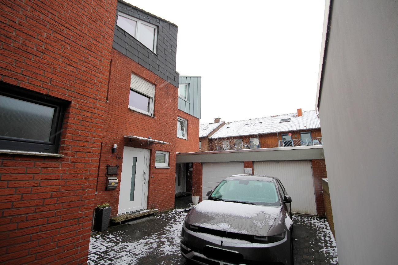 Garage, Eigentumswohnung (ab 5 Zimmer), Reihenmittelhaus mit als Wohnungseigentum